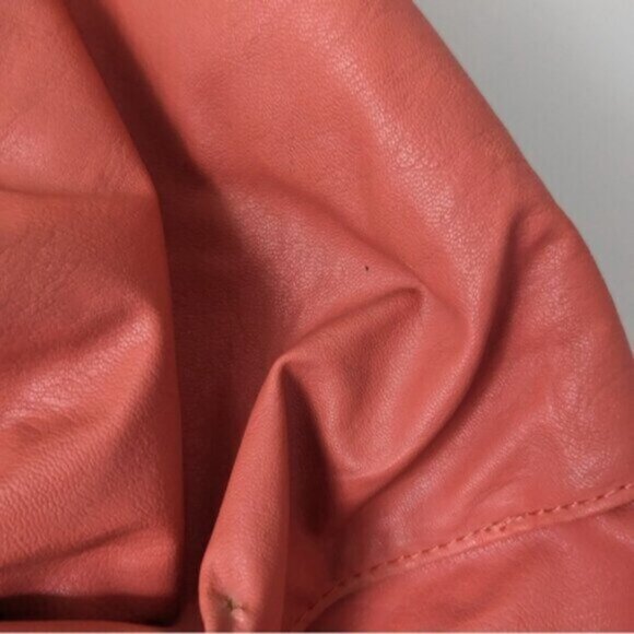 Large coral bow faux leather hobo bag - Picture 7 of 8